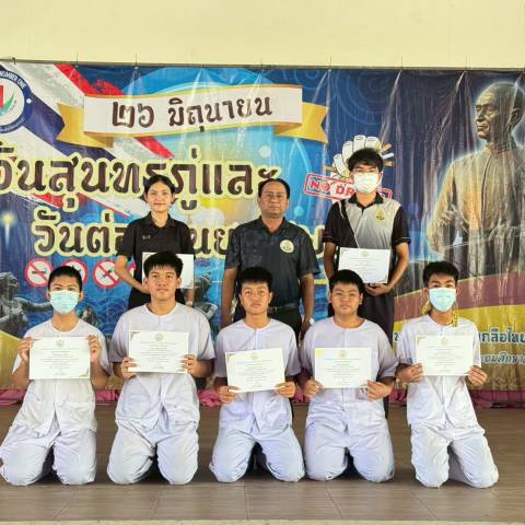 มอบเกียรติบัตรการประกวดสวดมนต์หมู่ จดหมายข่าวโรงเรียนวัดบางปิ้ง (บริษัทเกลือไทยสงเคราะห์)) 30/69