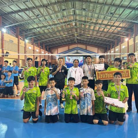 มอบเหรียญและเกียรติบัตรนักกีฬา จดหมายข่าวโรงเรียนวัดบางปิ้ง (บริษัทเกลือไทยสงเคราะห์)) 82/69